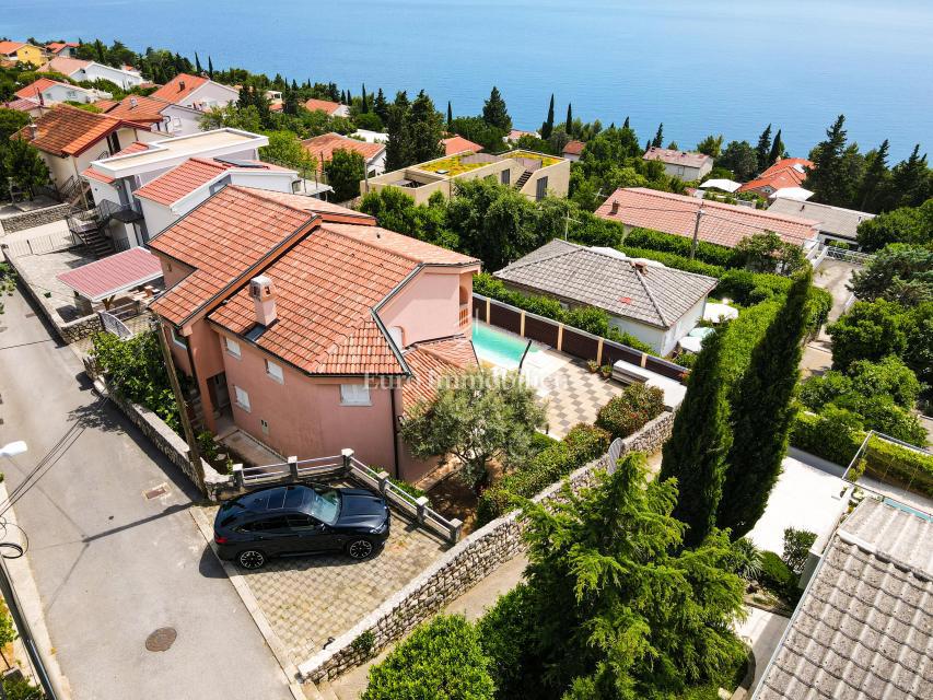 Novi Vinodolski hiša z bazenom