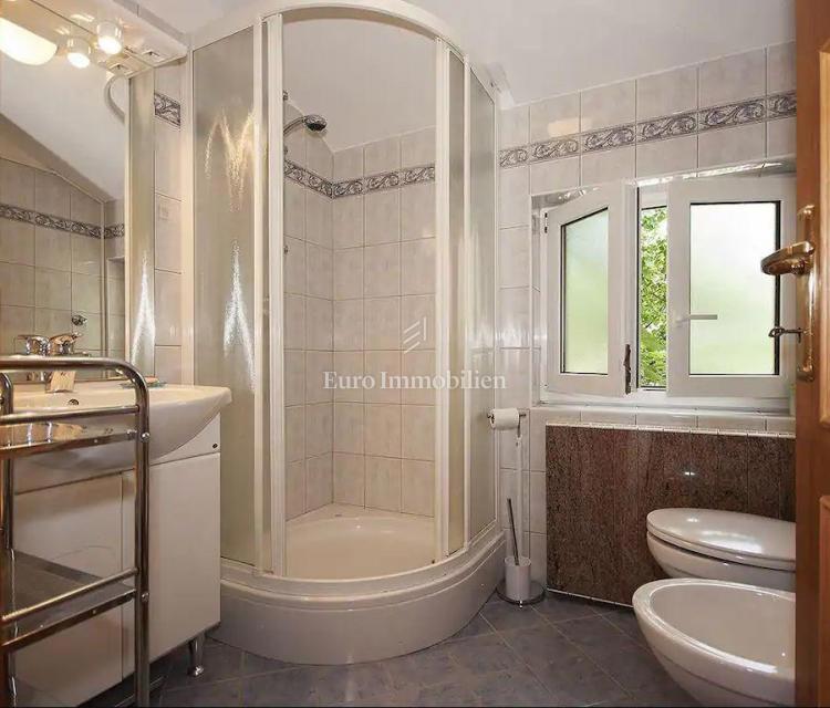 Novi Vinodolski hiša z bazenom