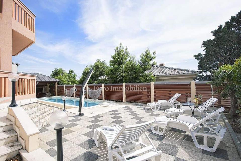 Novi Vinodolski hiša z bazenom