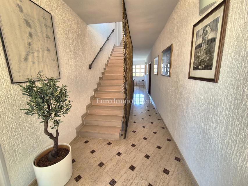 Ppremljeno stanovanje v pritličju z vrtom