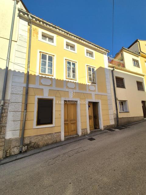 Selce - kamnita hiša za adaptacijo, 50 m od morja