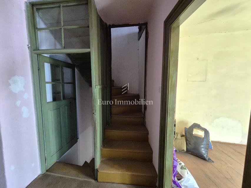 Selce - kamnita hiša za adaptacijo, 50 m od morja