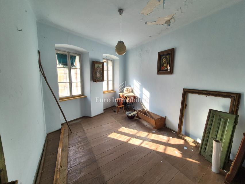 Selce - kamnita hiša za adaptacijo, 50 m od morja