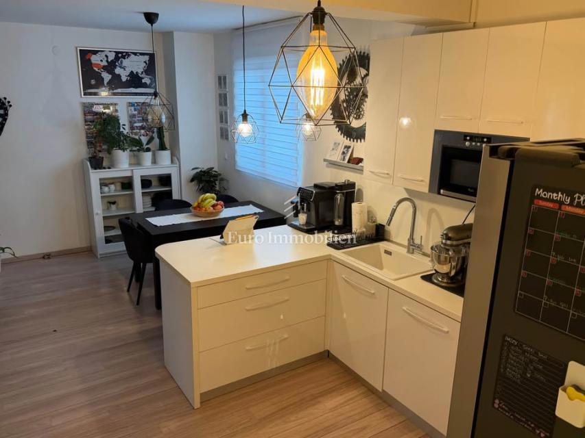 Kakovostno opremljeno dvosobno stanovanje v Pulju