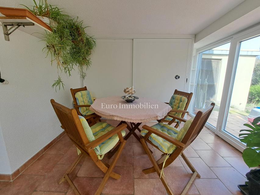 Omišalj - prenovljena hiša z dvoriščem v starem mestnem jedru