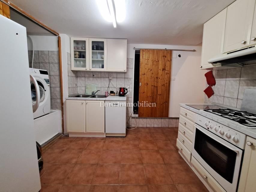 Omišalj - prenovljena hiša z dvoriščem v starem mestnem jedru