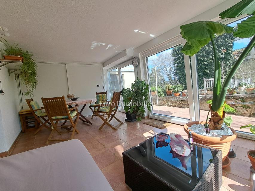 Omišalj - prenovljena hiša z dvoriščem v starem mestnem jedru