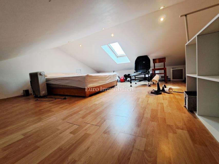 Omišalj - prenovljena hiša z dvoriščem v starem mestnem jedru