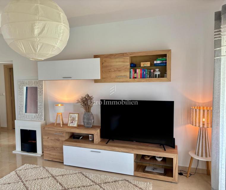 Okolica Zadra - stanovanje z vrtom 150 m od morja