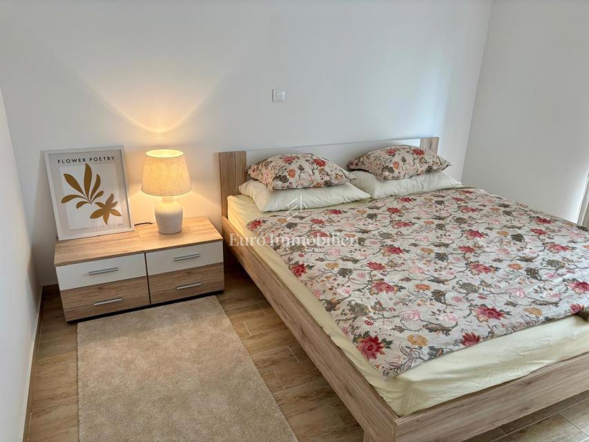 Okolica Zadra - stanovanje z vrtom 150 m od morja