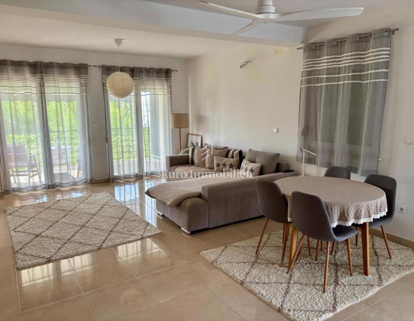 Okolica Zadra - stanovanje z vrtom 150 m od morja