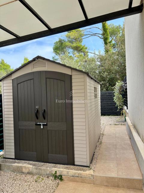 Okolica Zadra - stanovanje z vrtom 150 m od morja