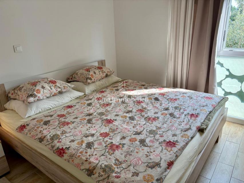 Okolica Zadra - stanovanje z vrtom 150 m od morja