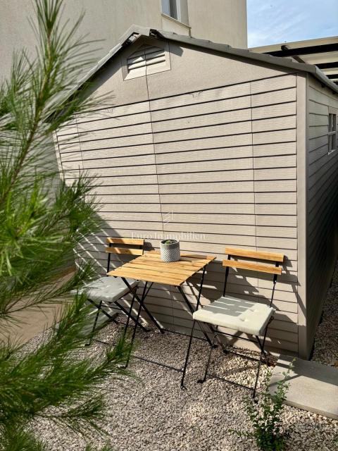 Okolica Zadra - stanovanje z vrtom 150 m od morja