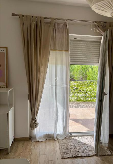 Okolica Zadra - stanovanje z vrtom 150 m od morja