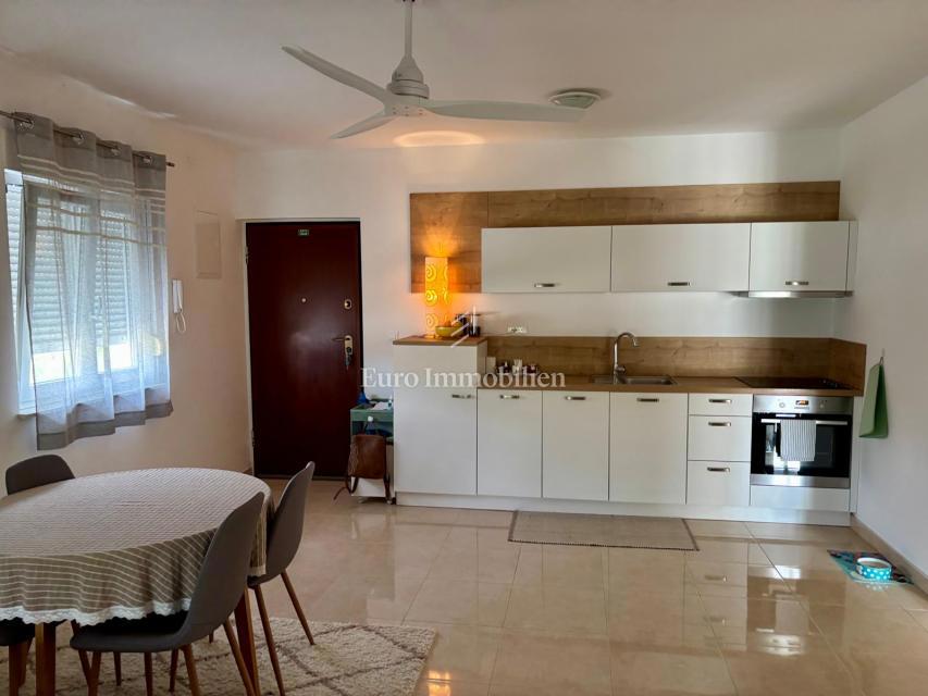 Okolica Zadra - stanovanje z vrtom 150 m od morja