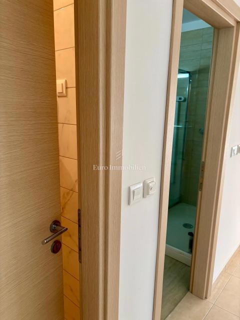 Okolica Zadra - stanovanje z vrtom 150 m od morja