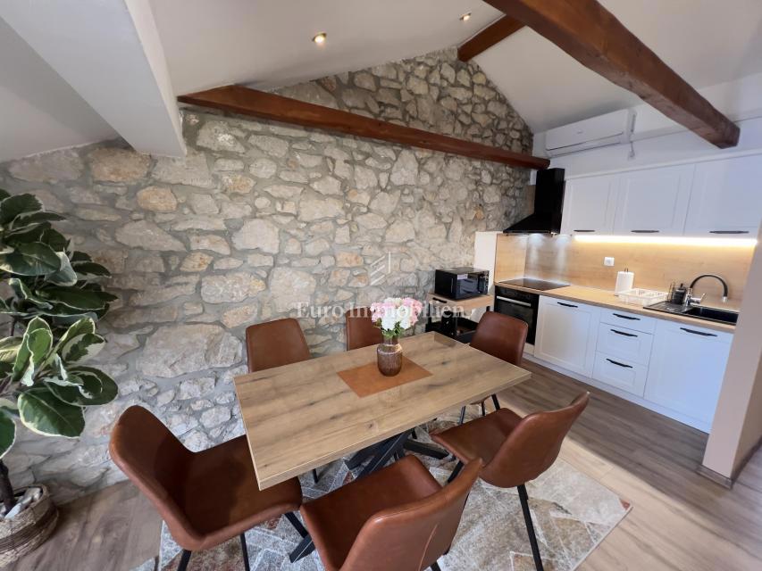 Prenovljeno stanovanje v središču Crikvenice