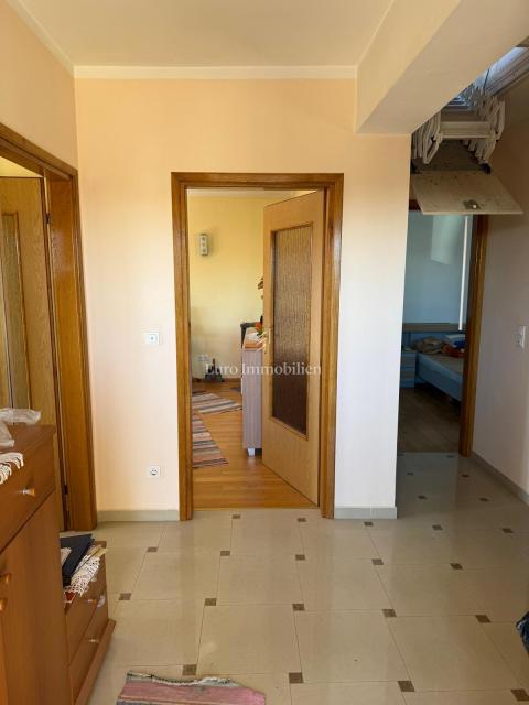 Dvojček hiše s poslovnim prostorom in garažo - Viškovo