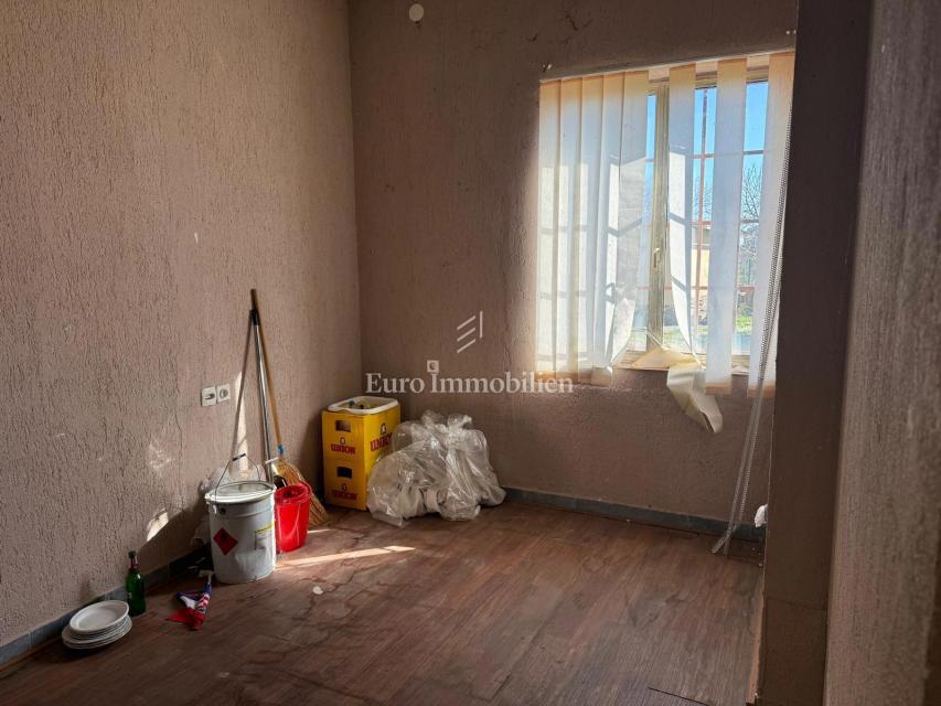 Dvojček hiše s poslovnim prostorom in garažo - Viškovo