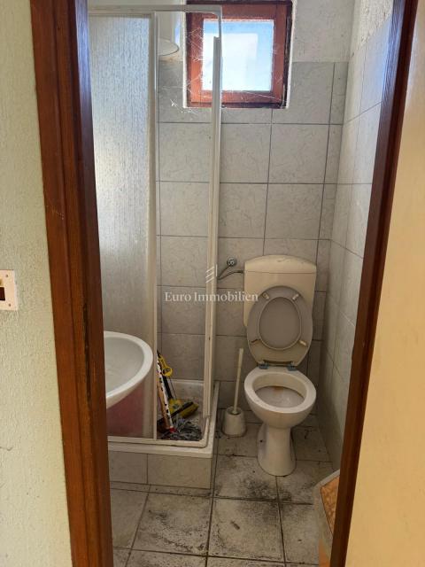 Dvojček hiše s poslovnim prostorom in garažo - Viškovo