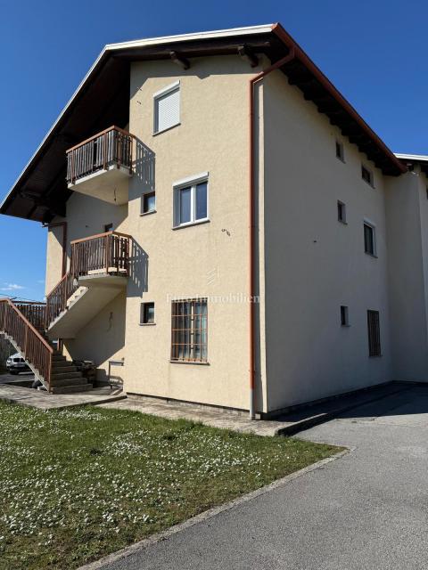 Dvojček hiše s poslovnim prostorom in garažo - Viškovo