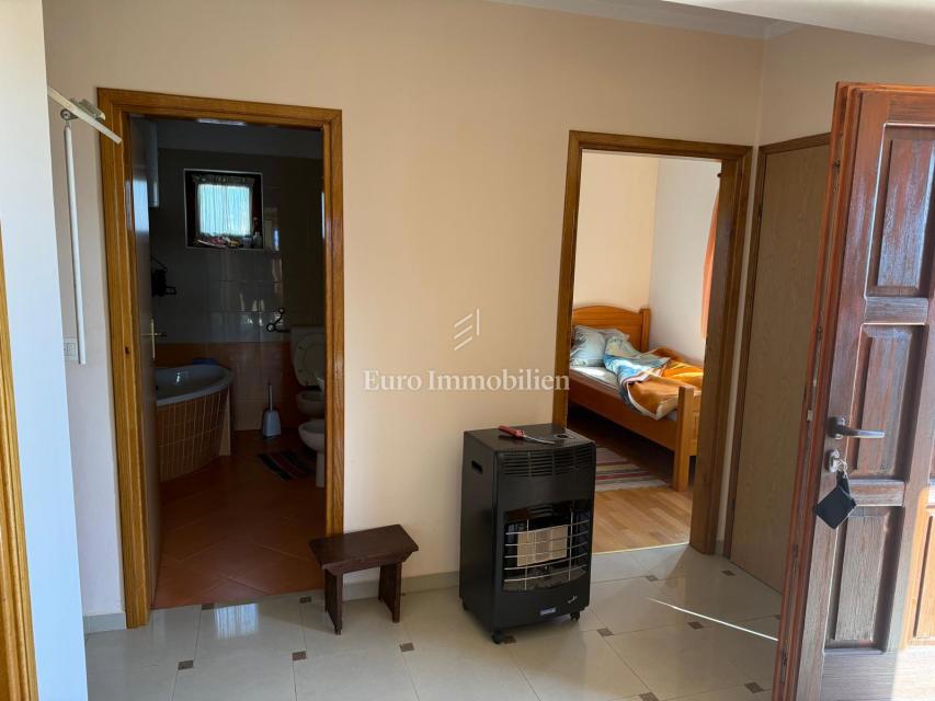 Dvojček hiše s poslovnim prostorom in garažo - Viškovo