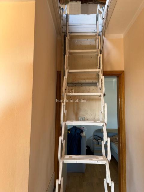 Dvojček hiše s poslovnim prostorom in garažo - Viškovo