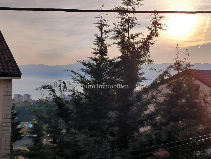 Drenova - stanovanje z 2 balkonoma, vrtom in parkiriščem