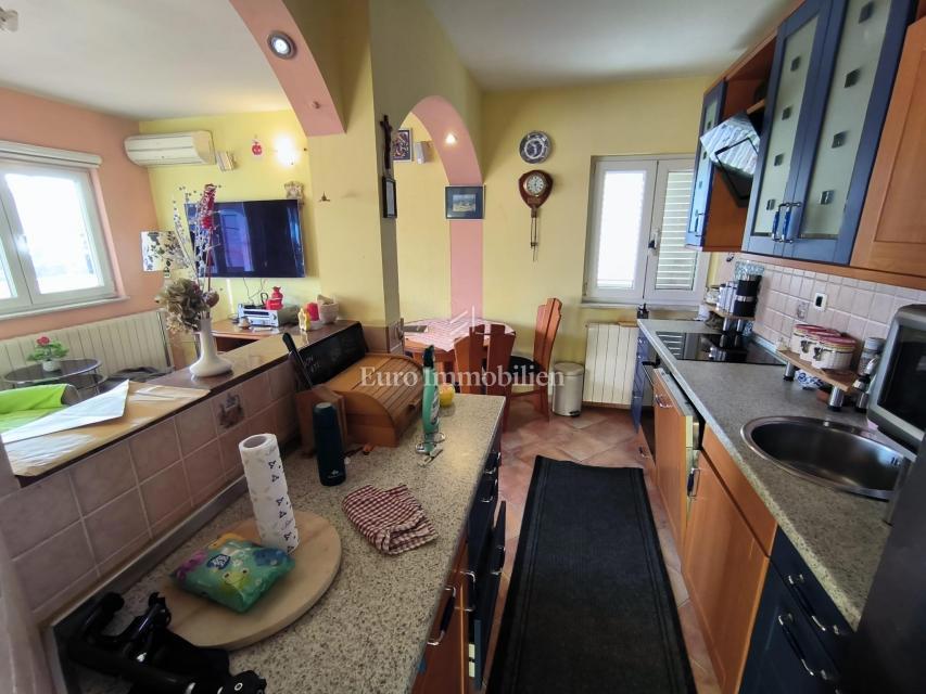 Drenova - stanovanje z 2 balkonoma, vrtom in parkiriščem