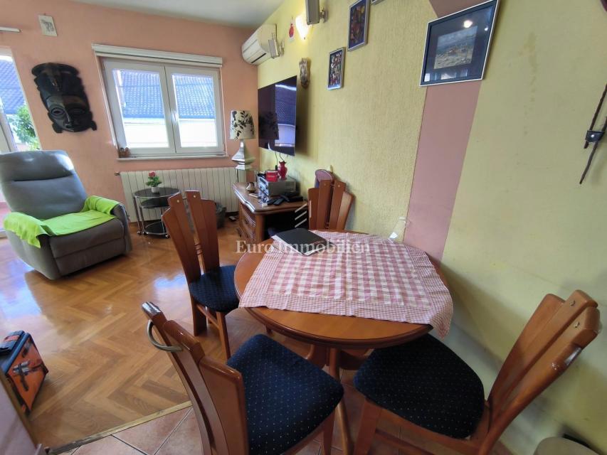 Drenova - stanovanje z 2 balkonoma, vrtom in parkiriščem