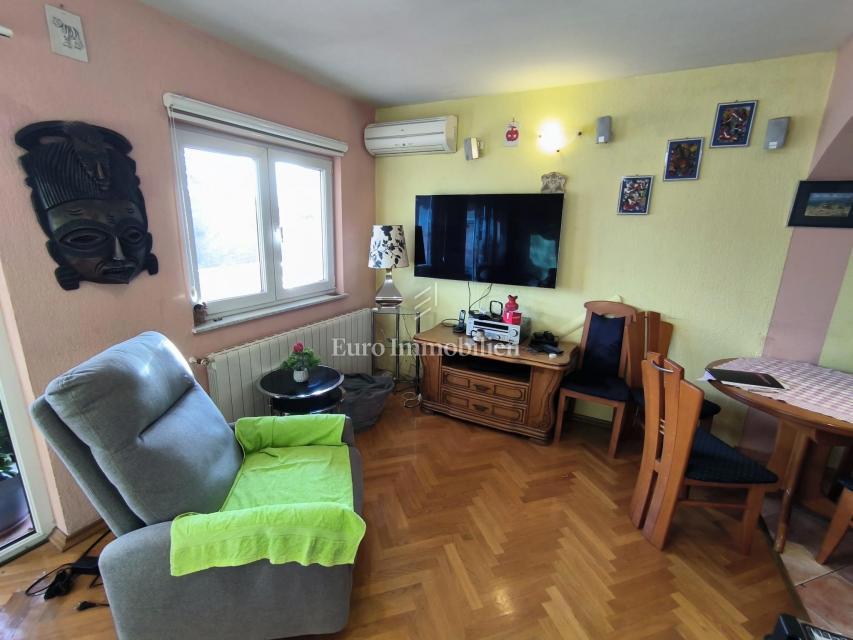 Drenova - stanovanje z 2 balkonoma, vrtom in parkiriščem