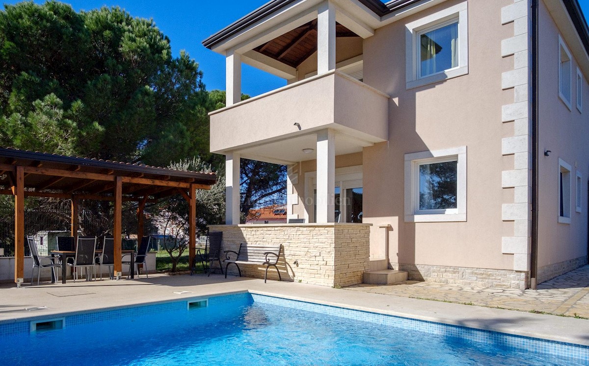 Apartmanska kuća s bazenom, Fažana
