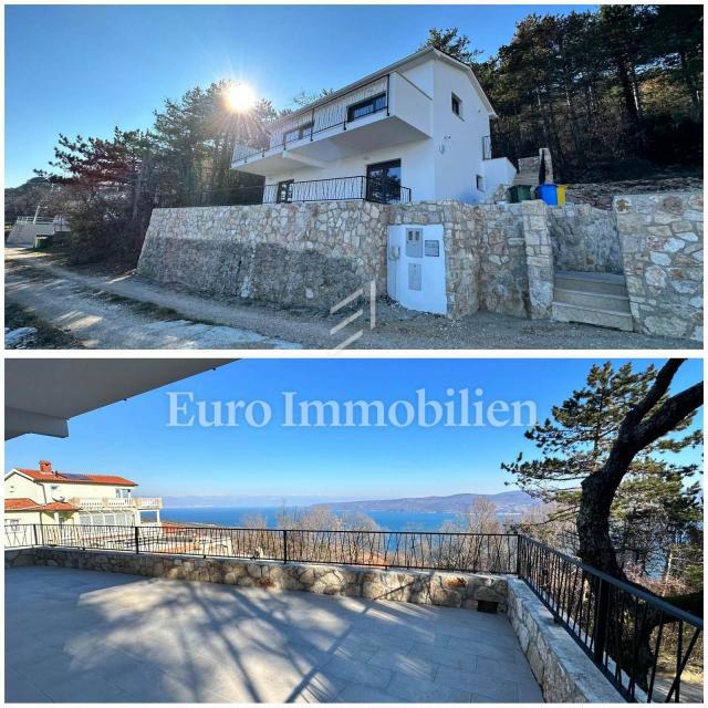 Moderna hiša s pogledom na celoten Kvarner