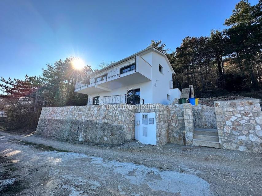 Moderna hiša s pogledom na celoten Kvarner