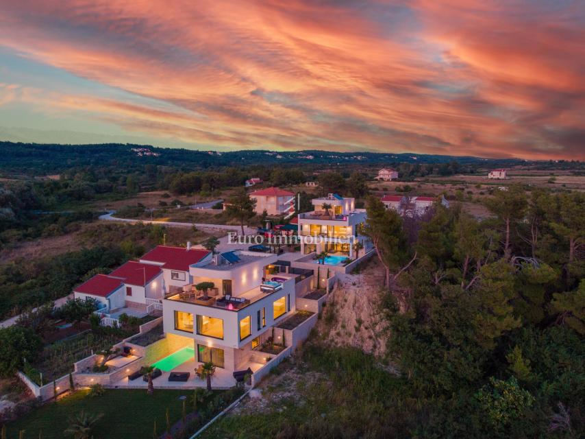 Luksuzna vila v prvi vrsti do morja, Ljubač-Ražanac