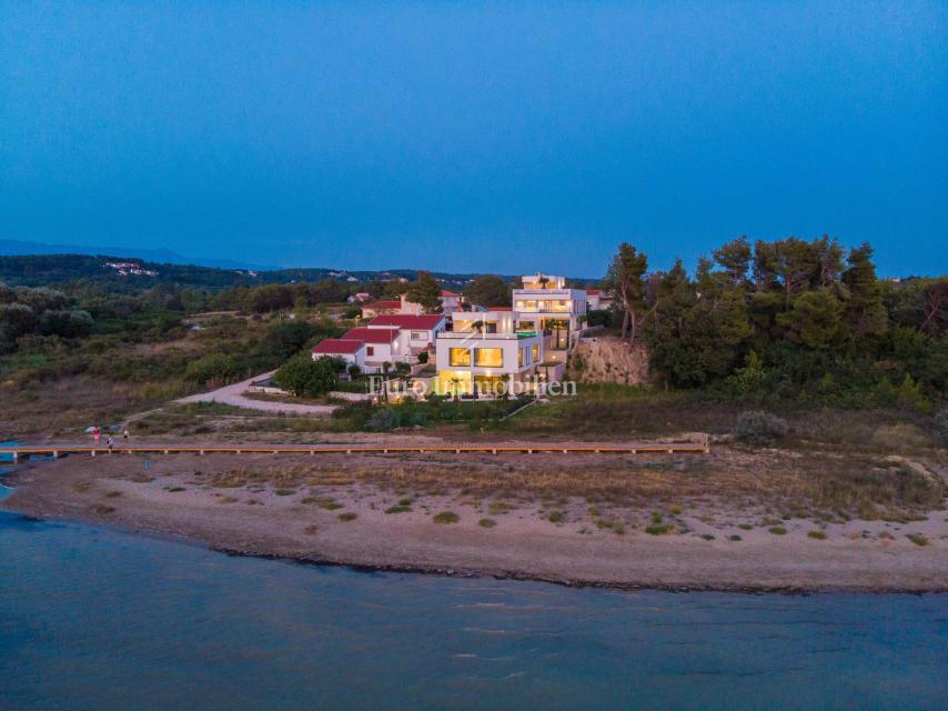 Luksuzna vila v prvi vrsti do morja, Ljubač-Ražanac