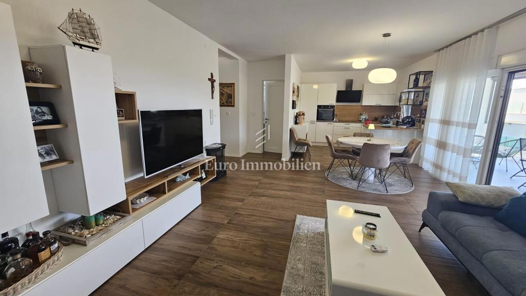 Penthouse z garažo in dodatnim apartmajem