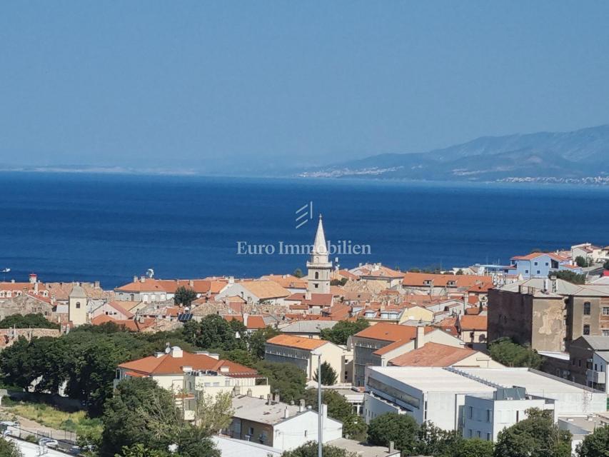 Senj, hiša z dvema apartmajema in garažo