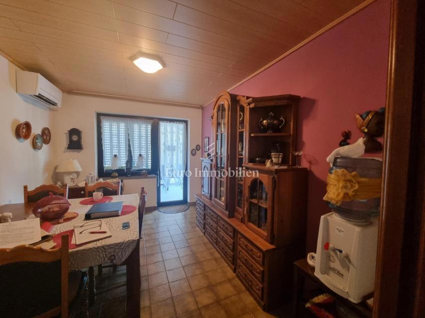 Senj, hiša z dvema apartmajema in garažo
