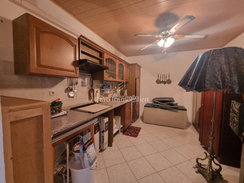 Senj, hiša z dvema apartmajema in garažo