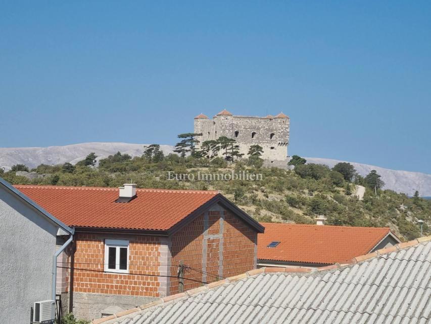 Senj, hiša z dvema apartmajema in garažo