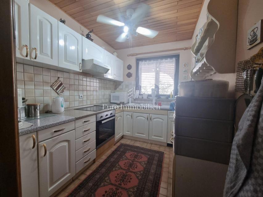 Senj, hiša z dvema apartmajema in garažo