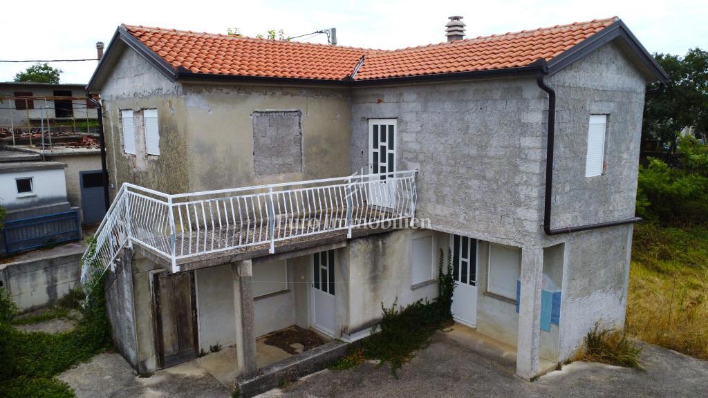 Okolica mesta Krk - hiša s pogledom na morje