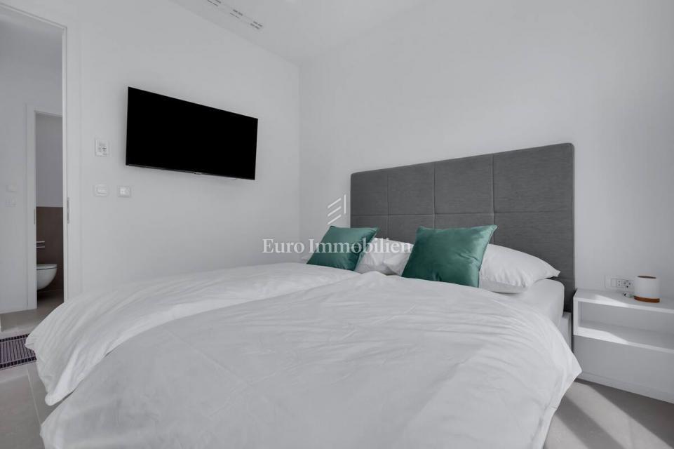 Tučepi - moderno opremljen apartma s pogledom na morje