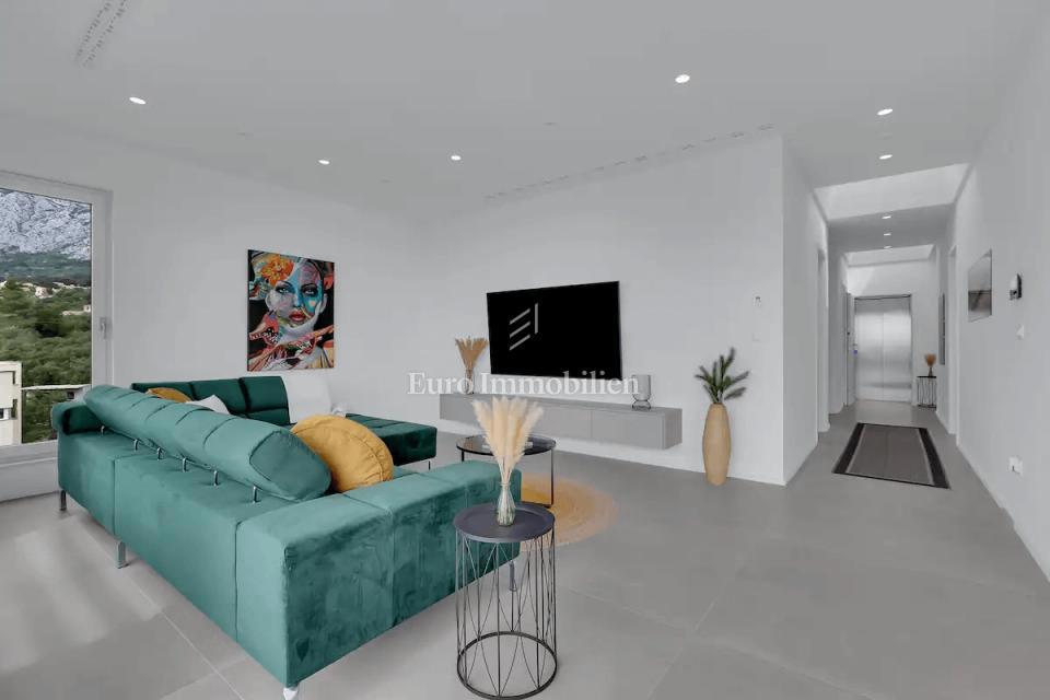 Tučepi - moderno opremljen apartma s pogledom na morje