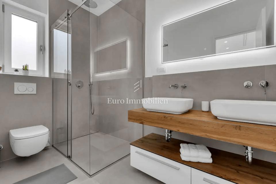 Tučepi - moderno opremljen apartma s pogledom na morje