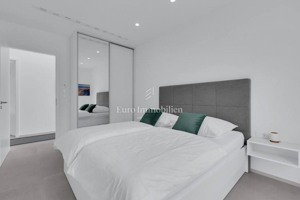 Tučepi - moderno opremljen apartma s pogledom na morje