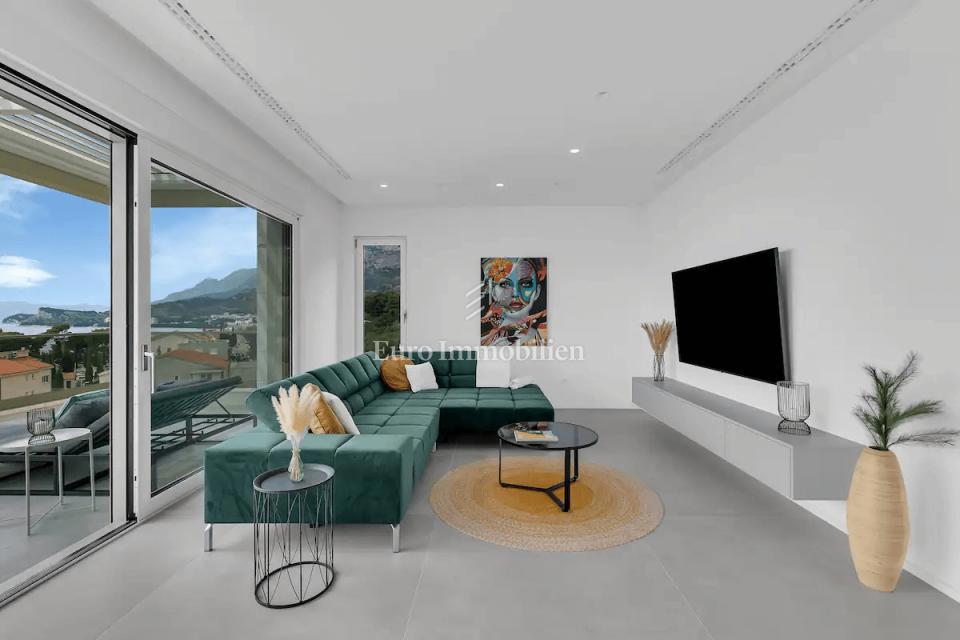 Tučepi - moderno opremljen apartma s pogledom na morje