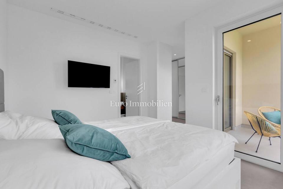 Tučepi - moderno opremljen apartma s pogledom na morje